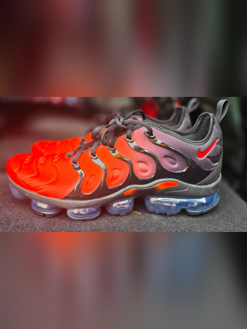 Nike Air VAPORMAX PLUS - Red and Black